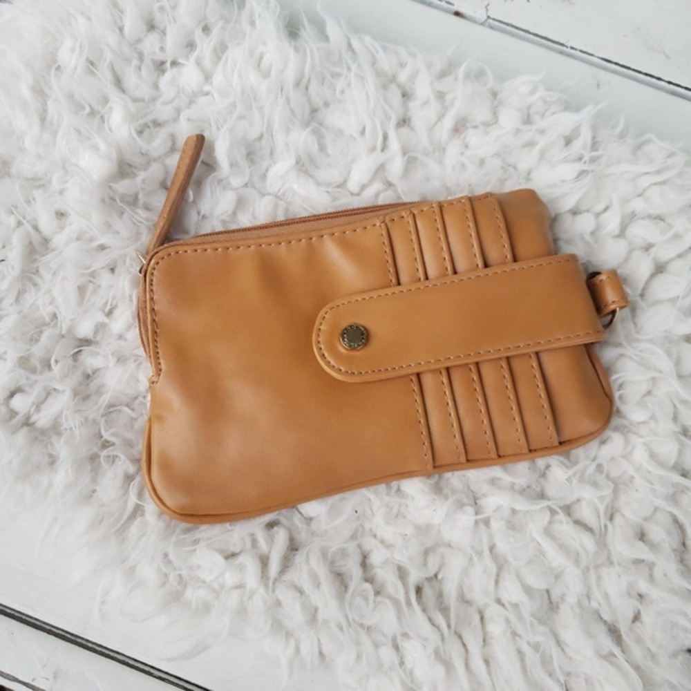 Tahari tan leather‎ wallet
